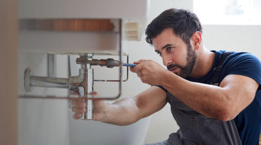 Water heater leaking fix in Uniondale, IN